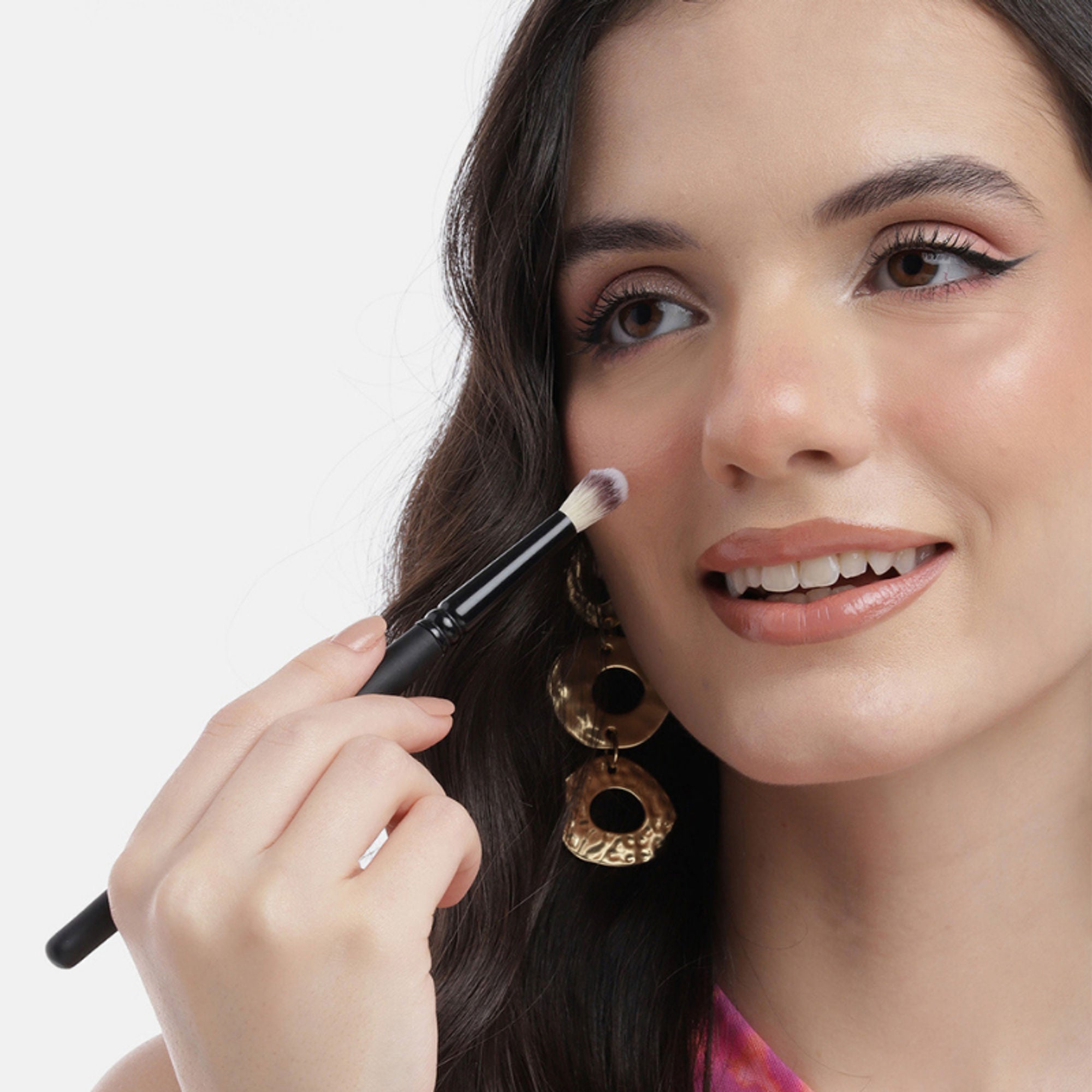 CUFFS N LASHES Eyeshadow Blending Brush - E005 | Grab2Buy