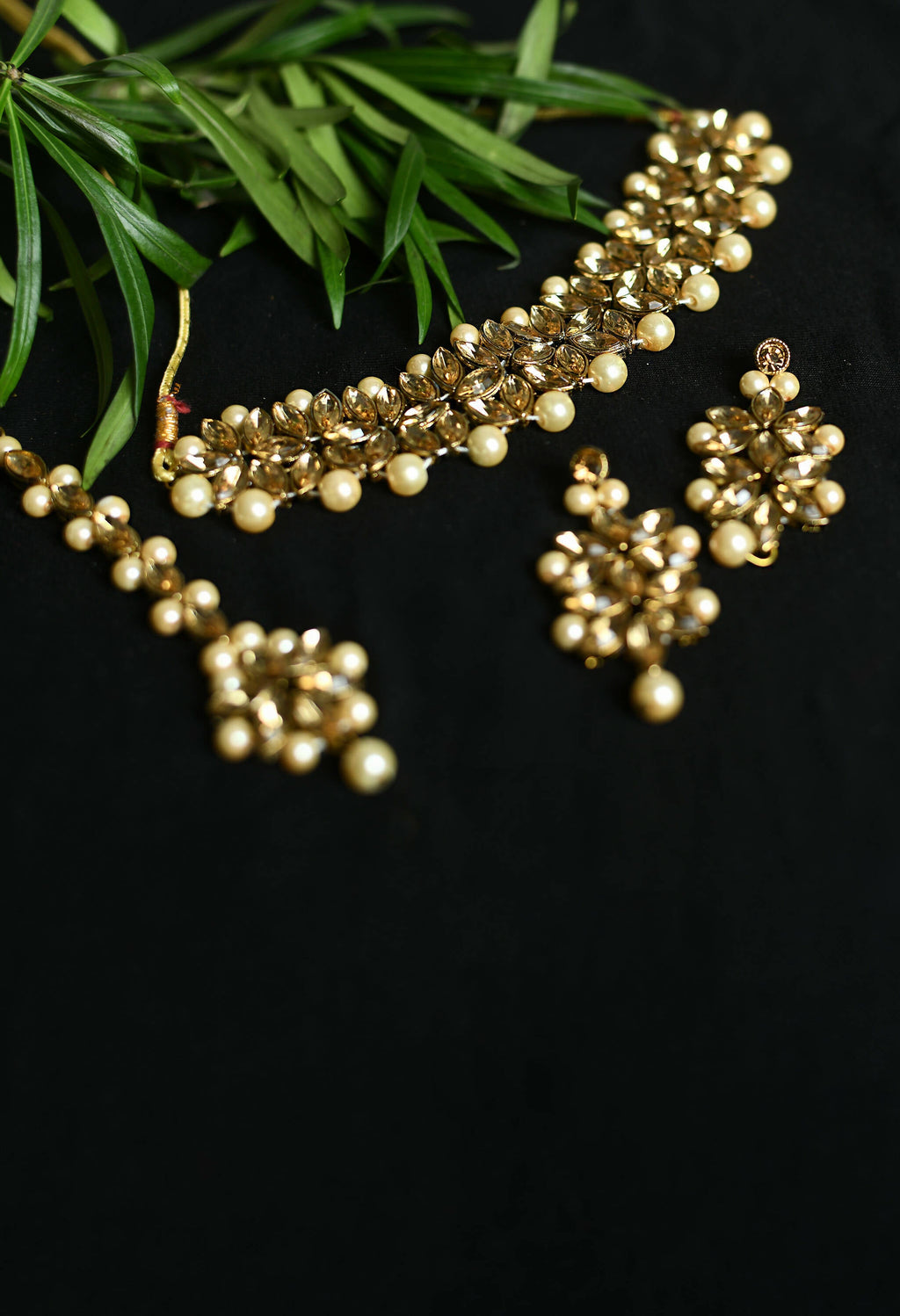 Mominos Fashion Johar Kamal Gold-Polished Brass Finish Kundan/Pearls Choker For Women (Golden) | Grab2Buy