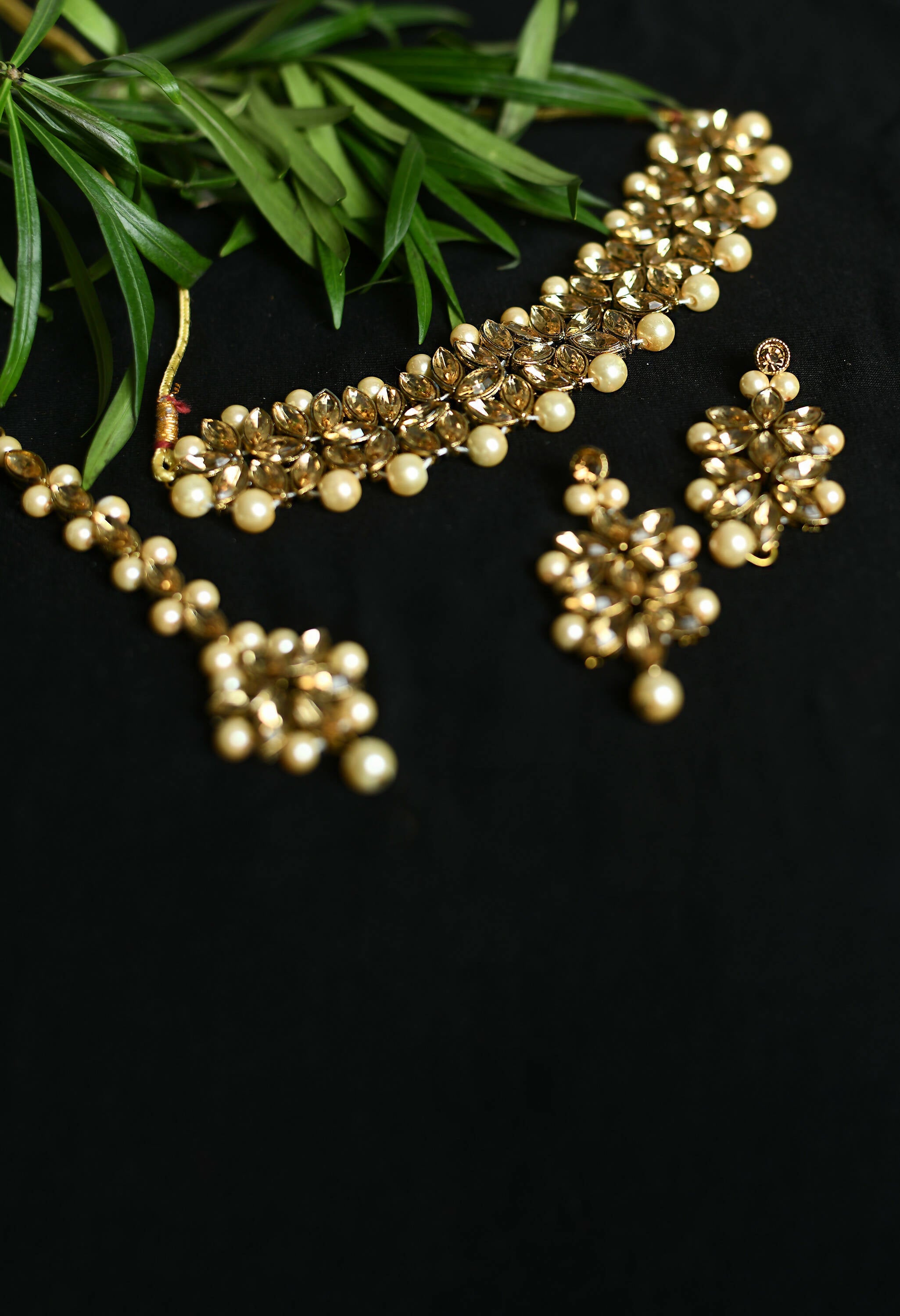 Mominos Fashion Johar Kamal Gold-Polished Brass Finish Kundan/Pearls Choker For Women (Golden) | Grab2Buy