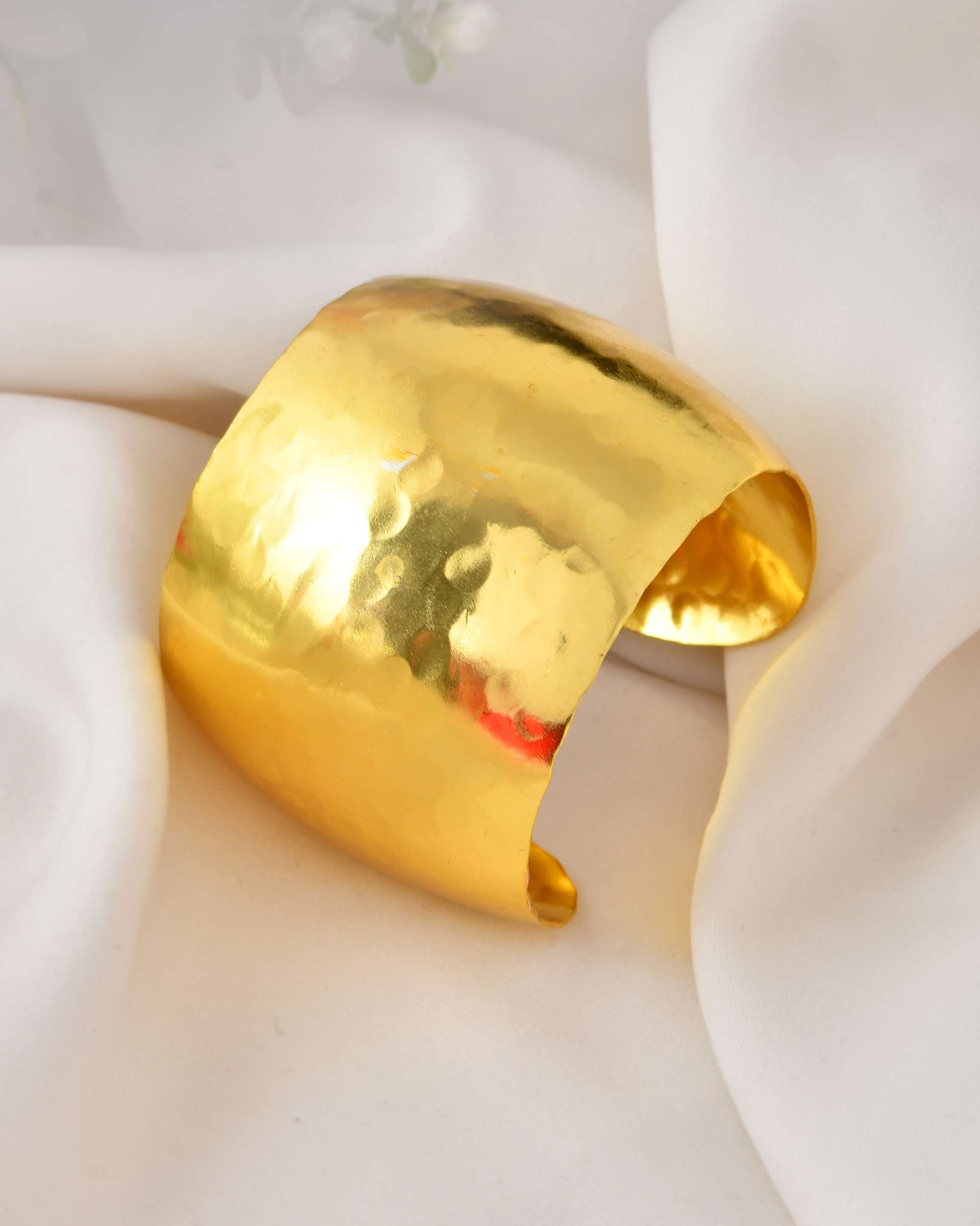 Jewels Nest Statement Golden Cuff Bracelet – Bold Golden Statement Cuff Bracelet | Grab2Buy