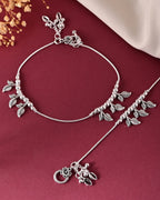 VOJ Set of 2 Silver Toned Leaf Designed Handcrafted Anklet