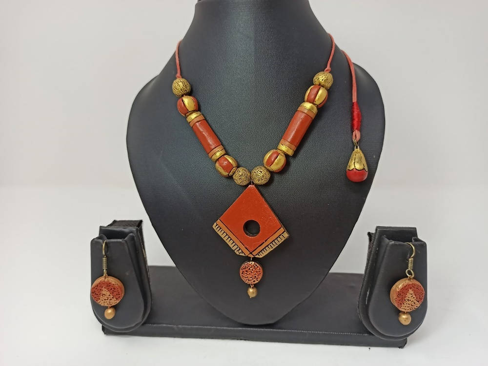Terracotta Diamond Pendant Mini Necklace Set With Hangings | Grab2Buy