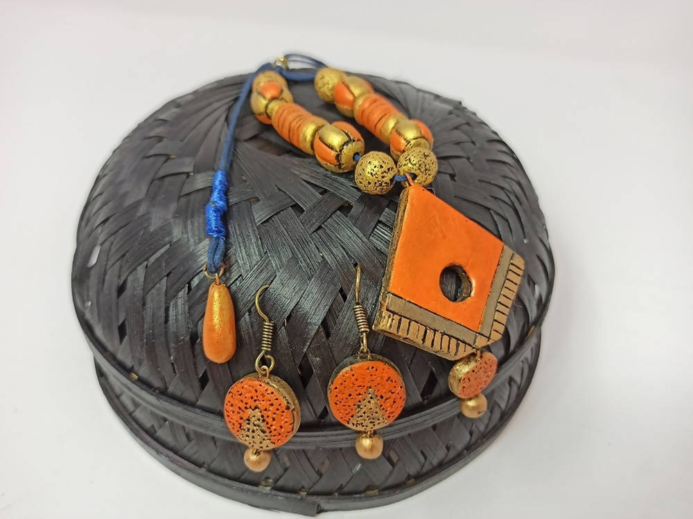 Terracotta Diamond Pendant Mini Necklace Set With Hangings | Grab2Buy